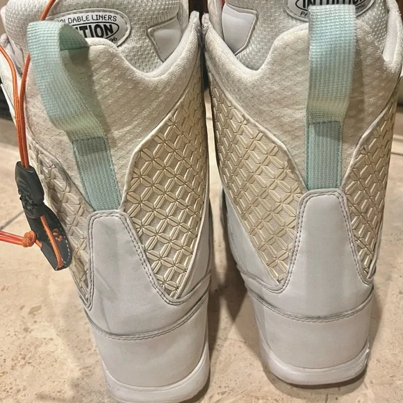 ThirtyTwo STW White Boa boots - Picture 4 of 7